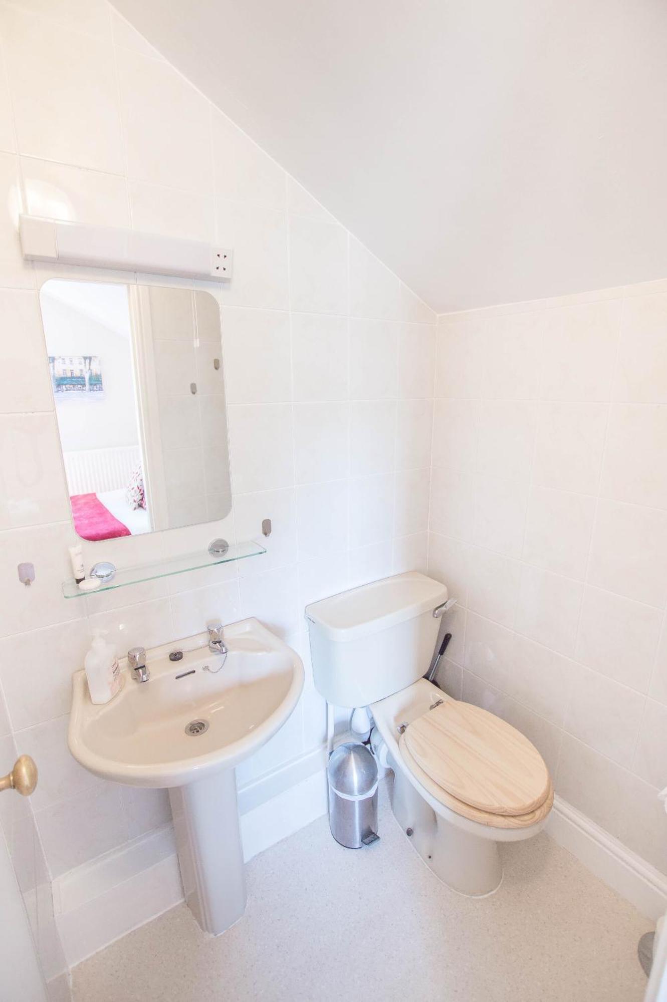 Double Room with Private Bathroom,1747029210:JPEG